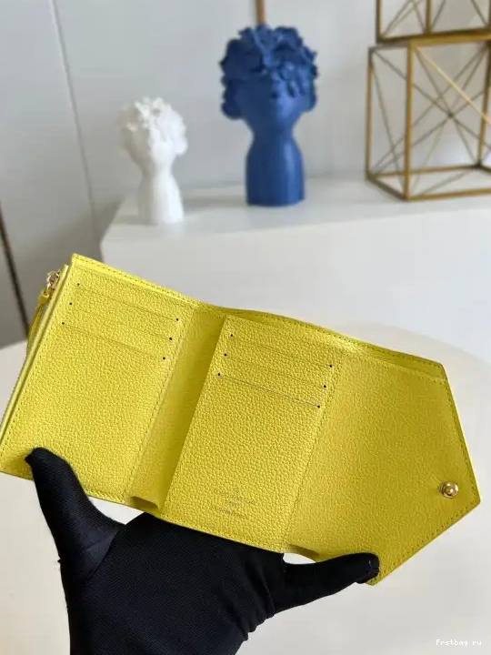 First bag ru Vuitton Louis VICTORINE Wallet 0405
